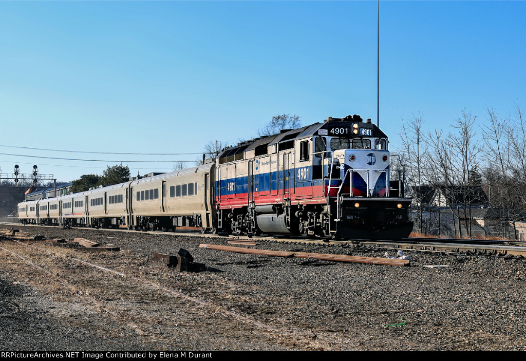 MNCR 4901 on train 1249